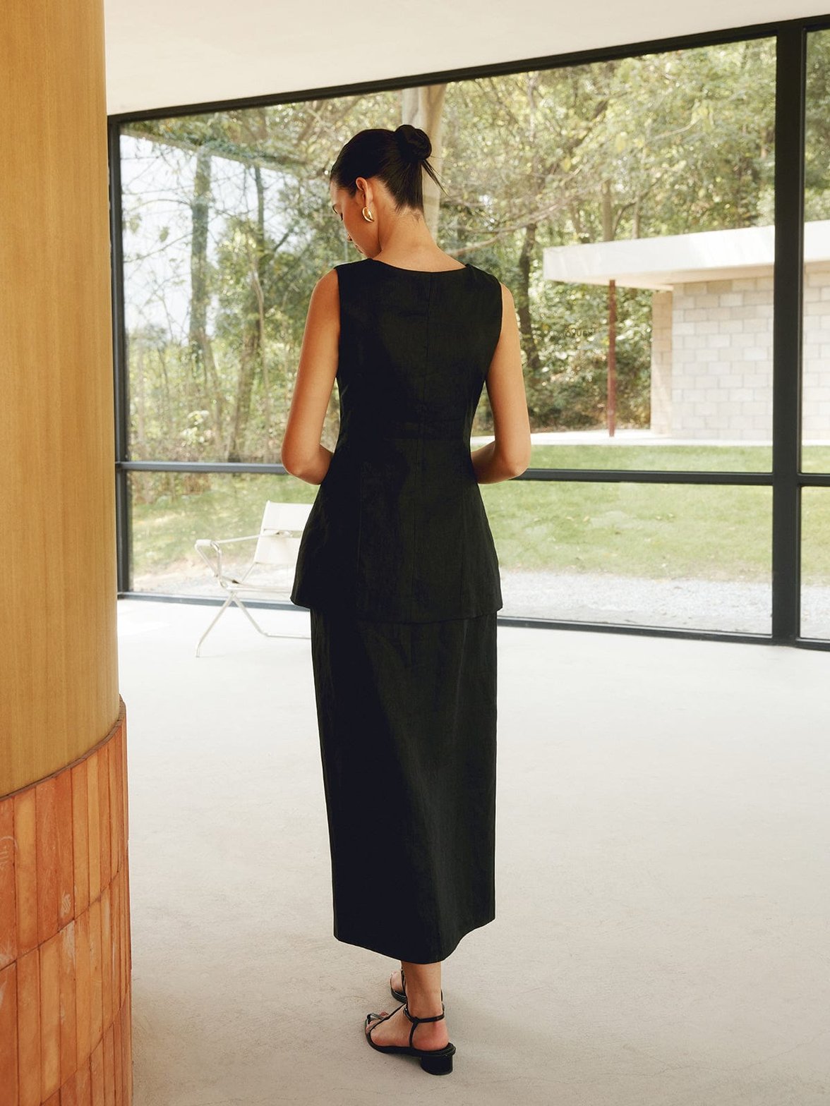 Gilet long en lin vue de profil grace