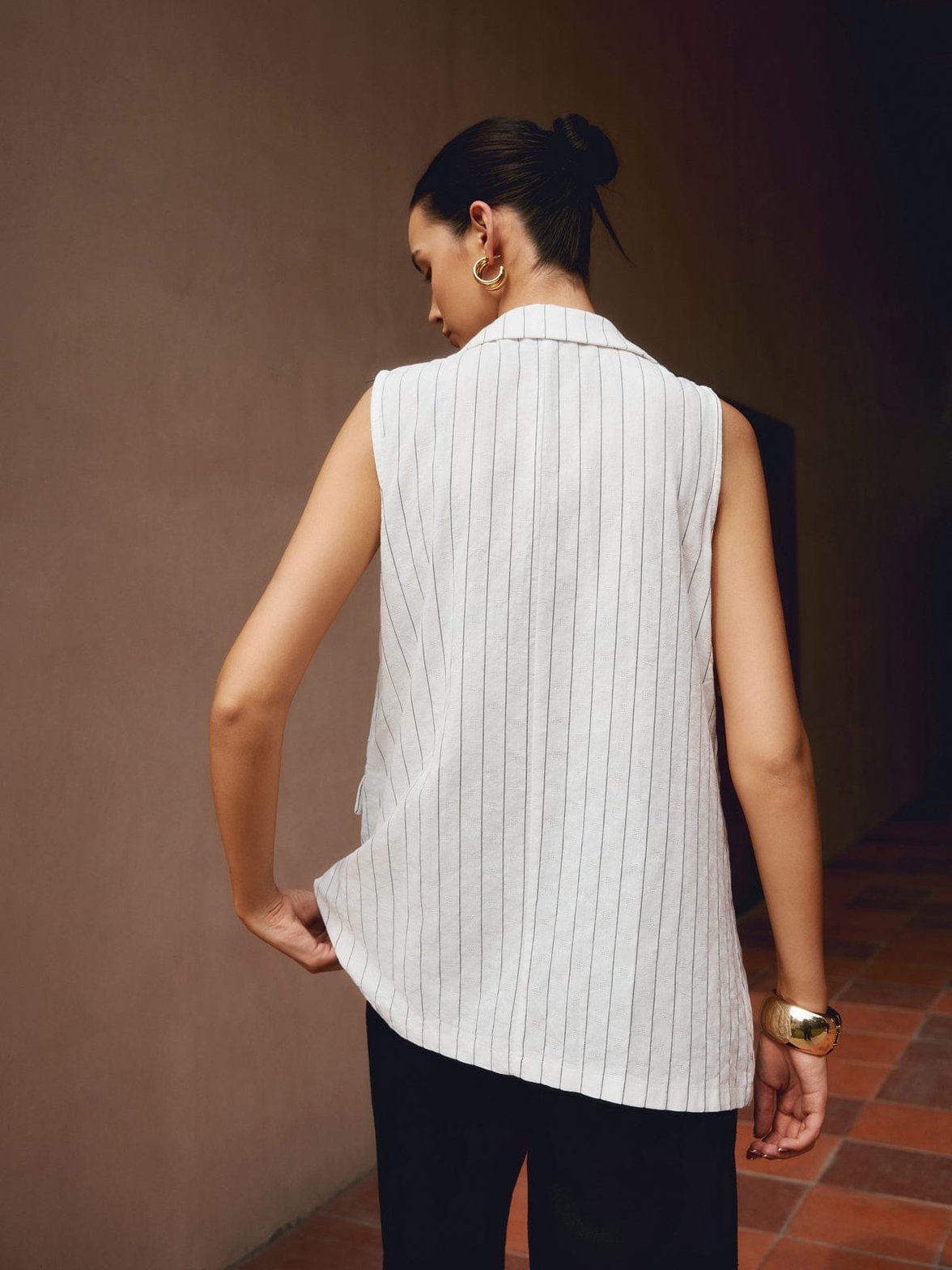Gilet blanc long élégant détail tissu douceur