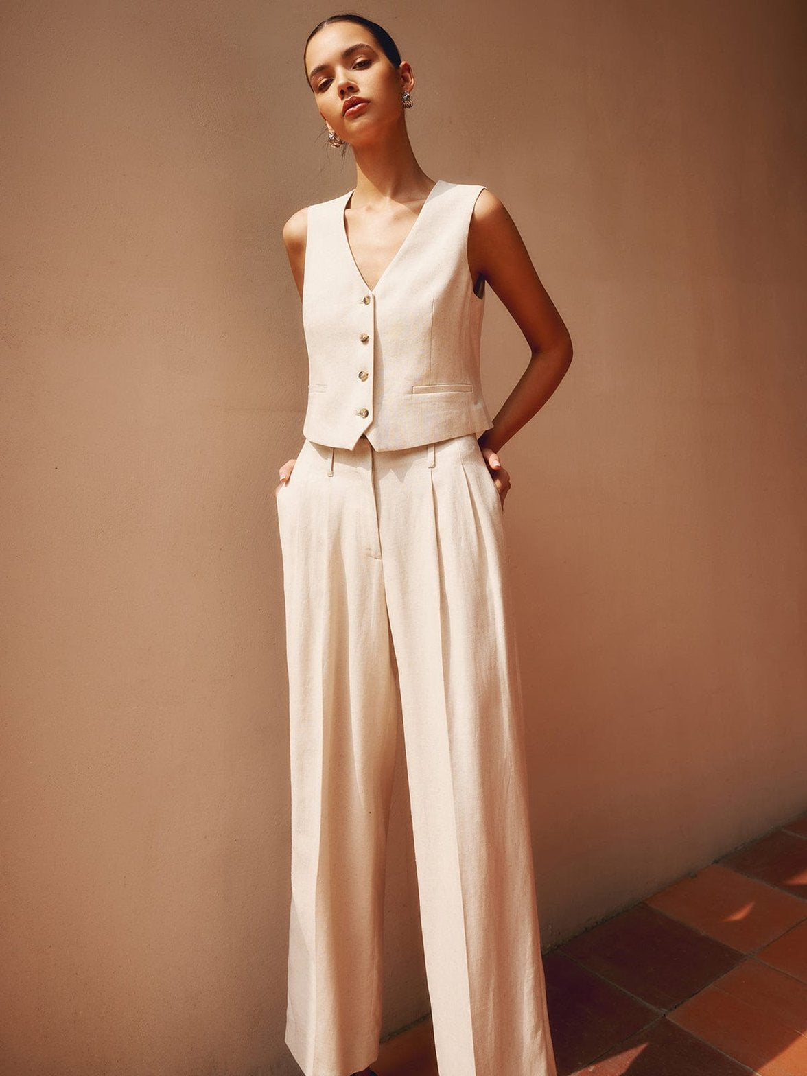 Gilet tailleur blanc vue rapprochée pureté