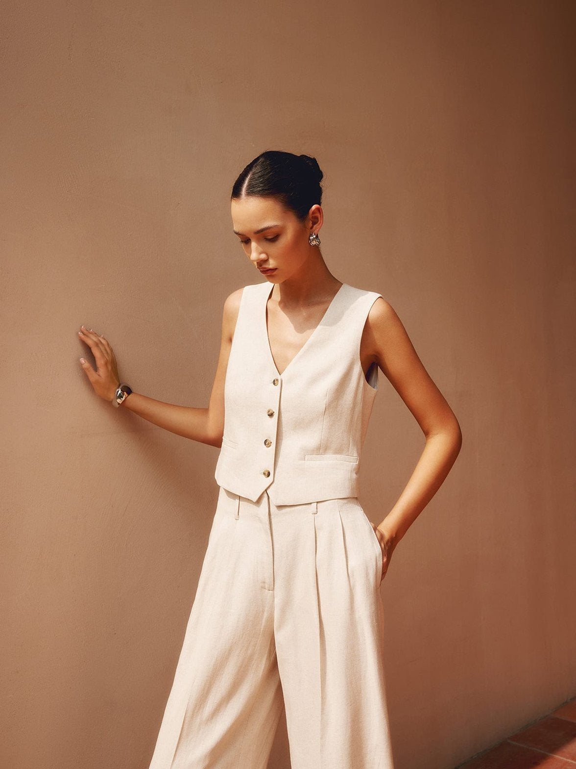 Gilet tailleur blanc détail boutons grâce