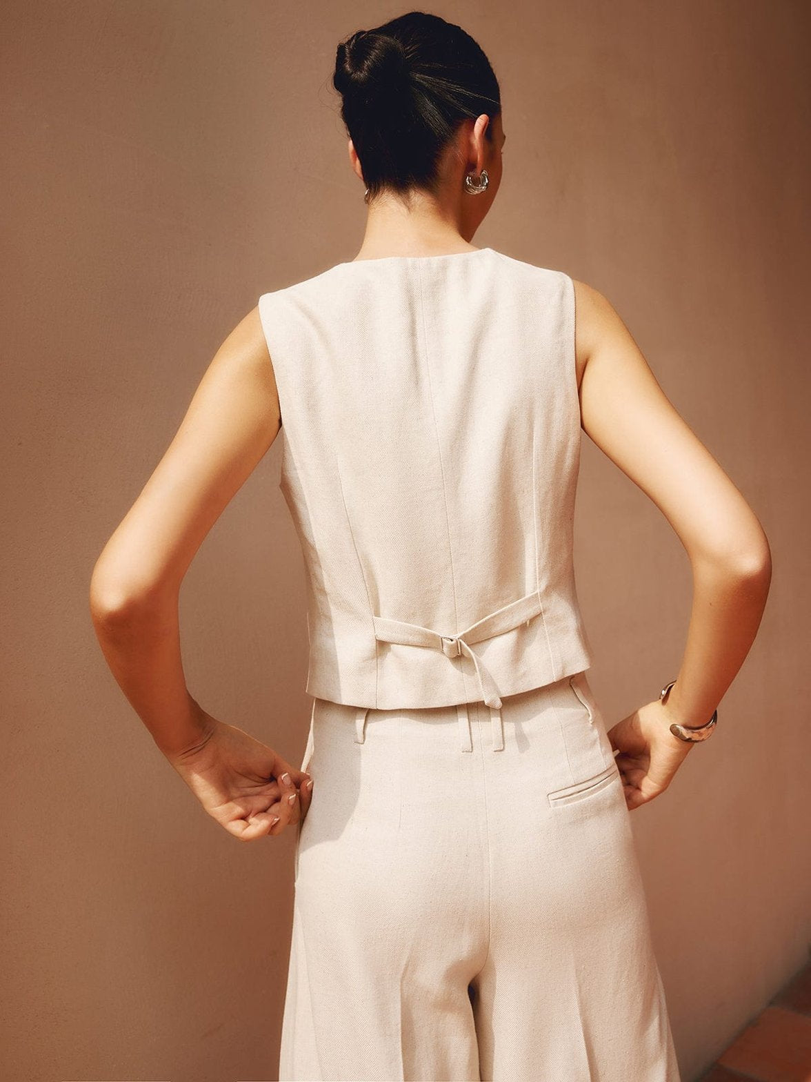 Gilet tailleur blanc vue de dos sérénité