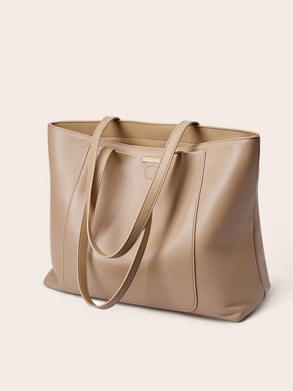 Intérieur spacieux du sac en cuir lune