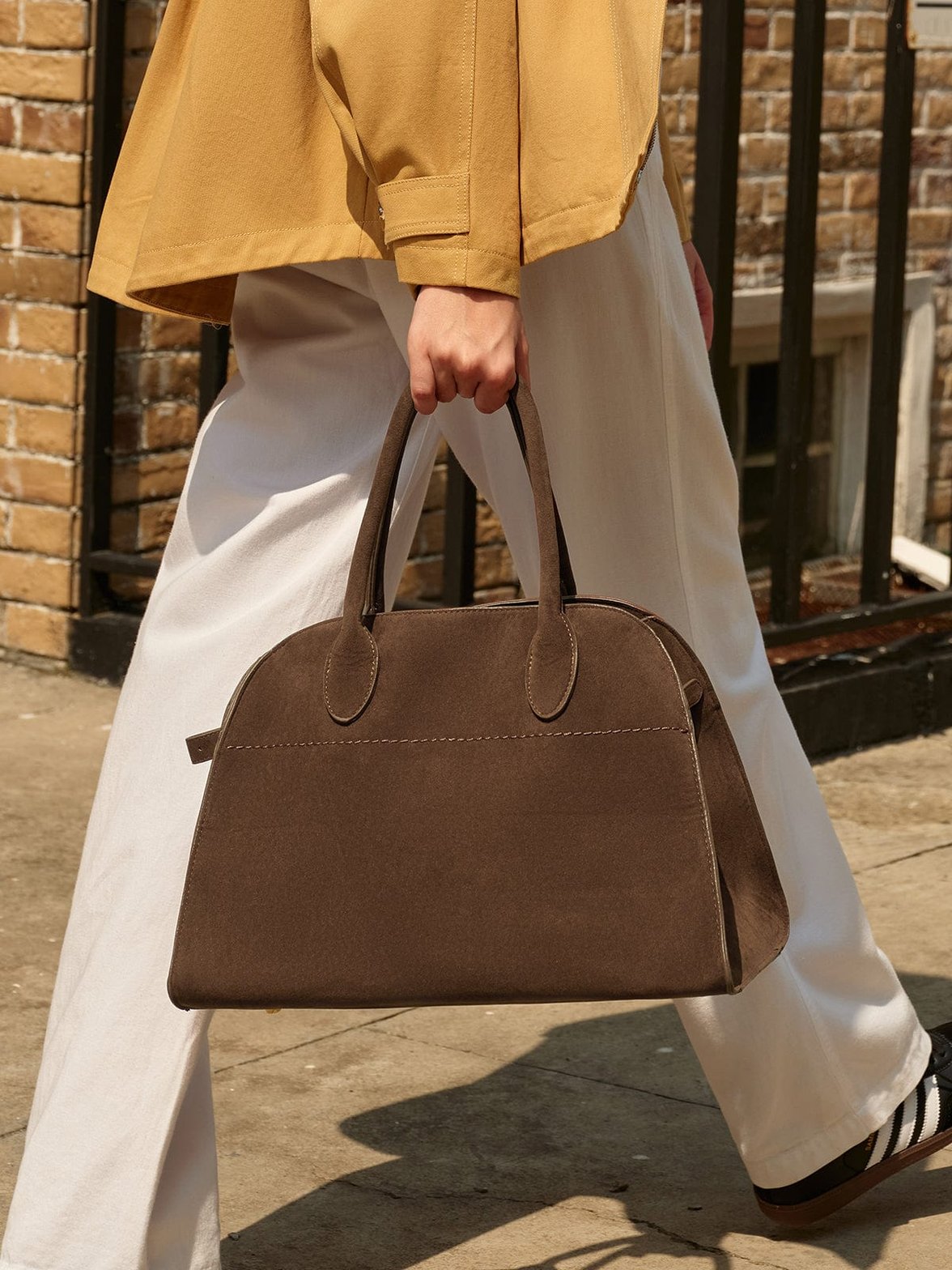 Sac à main spacieux velours