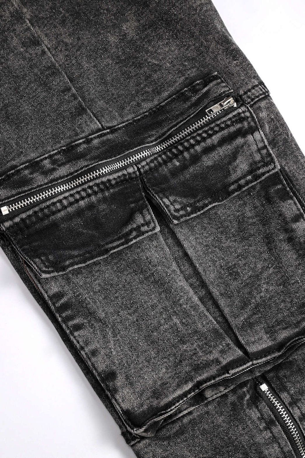 Jean cargo noir détail de la coupe pluie