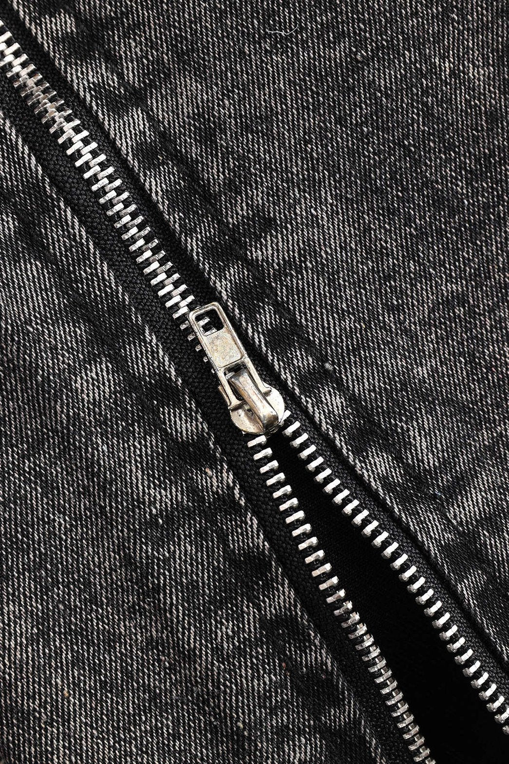 Jean cargo noir vue de dos lune