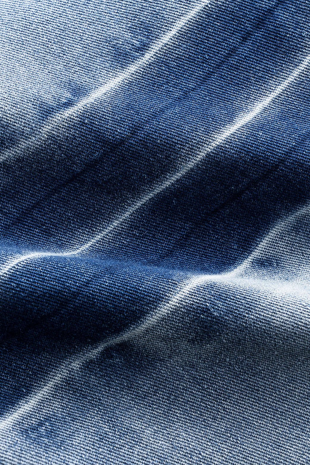 Jean large coupe balloon détail bouton pluie