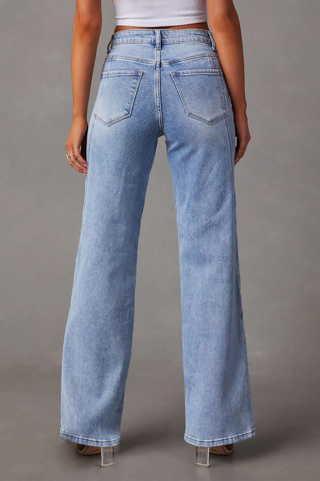 Jean délavé détail couture vent