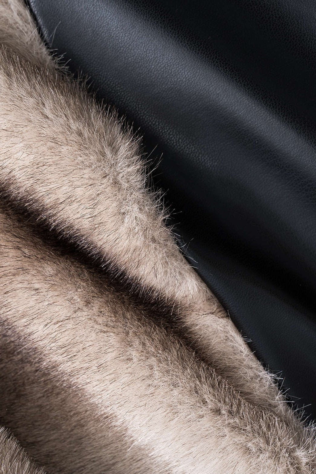 Jupe courte similicuir et fausse fourrure vue de côté - Nuage