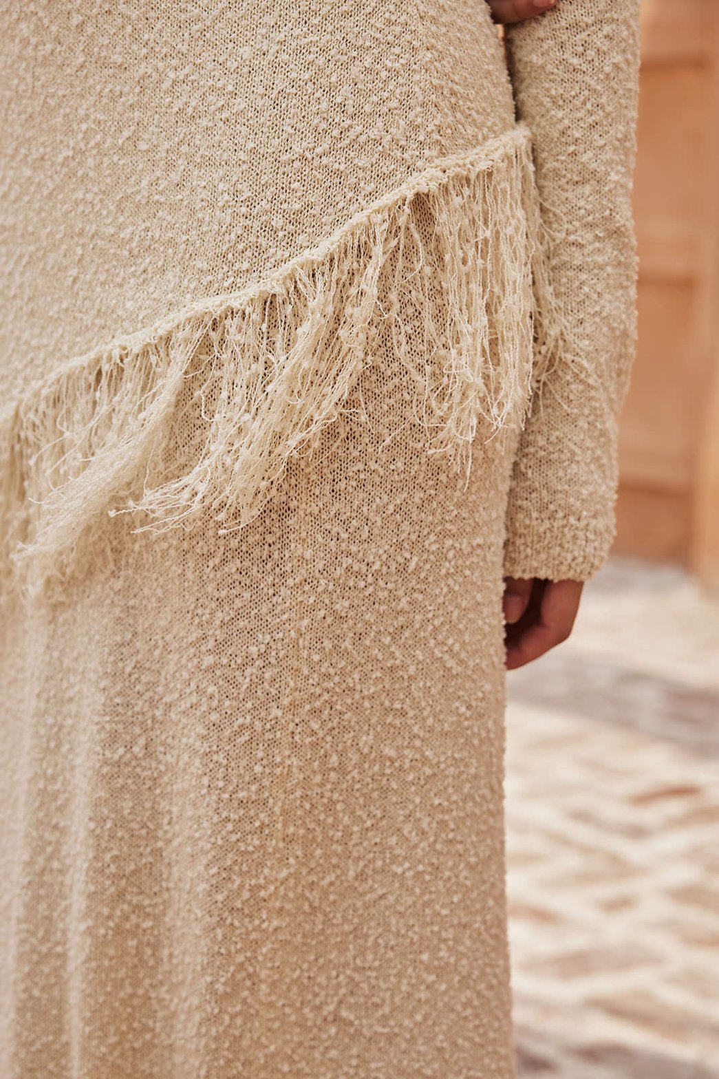 Vue arrière jupe longue tricotée perle