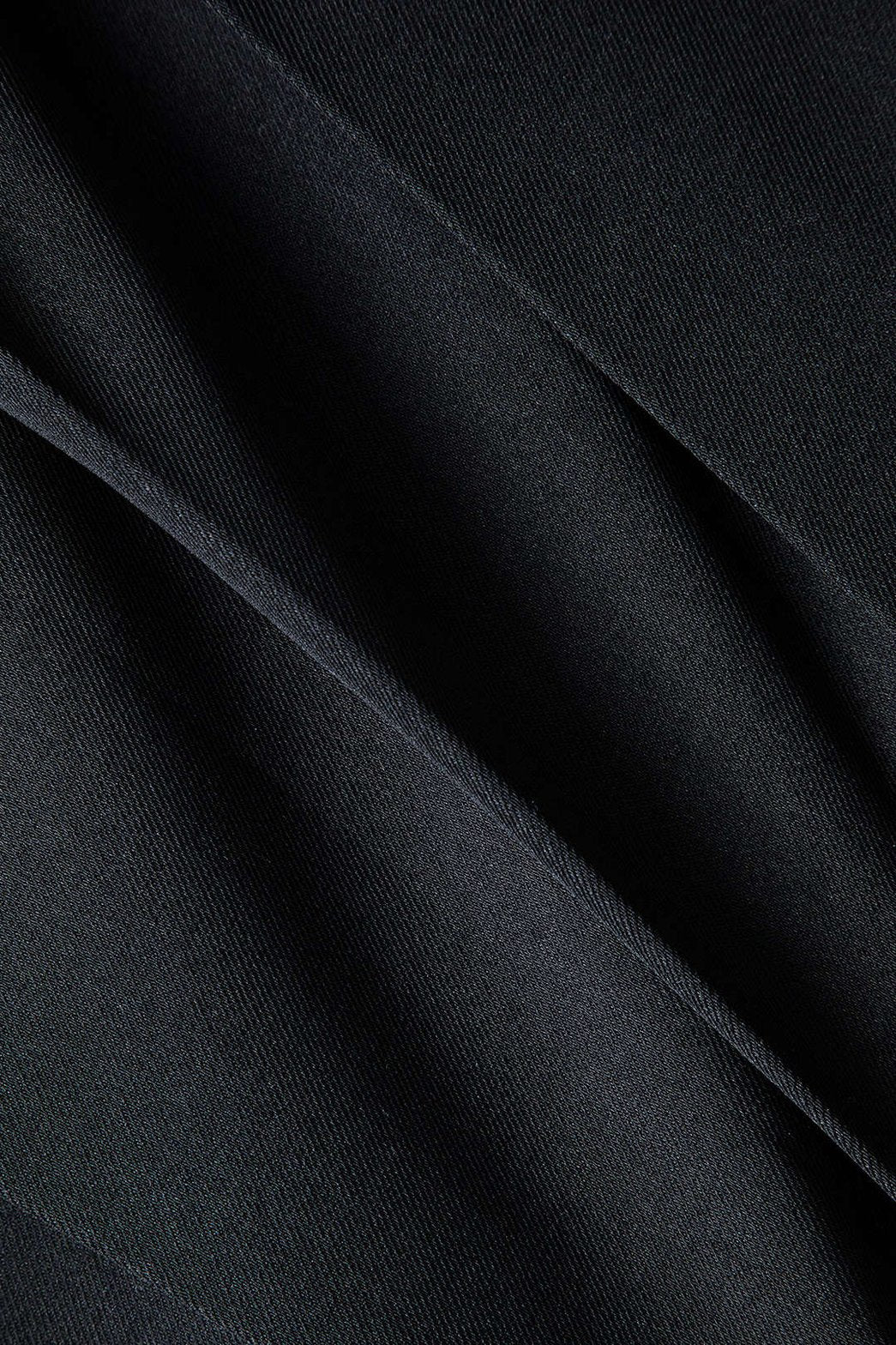 Jupe plissée asymétrique noire vue de dos grâce