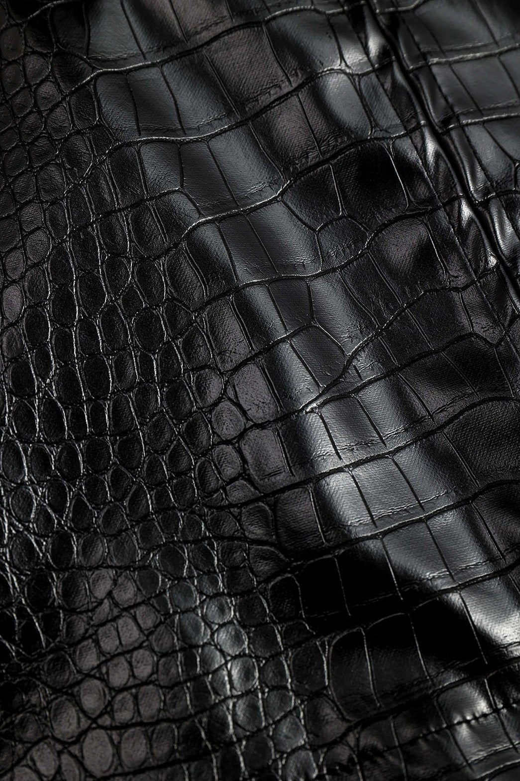 Jupe courte effet croco noire détail poche nuage