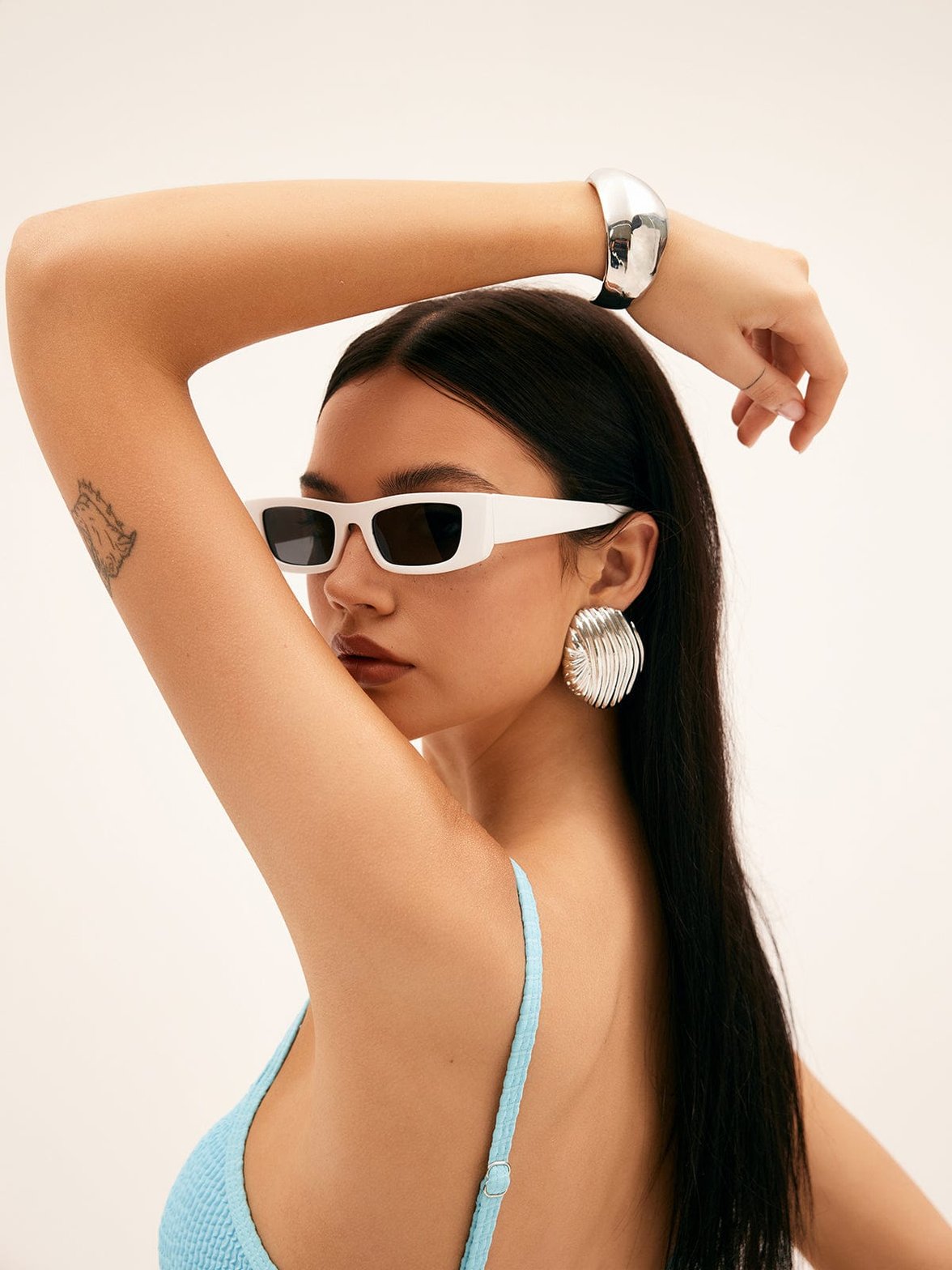 Lunettes de soleil blanches vue trois-quarts chic