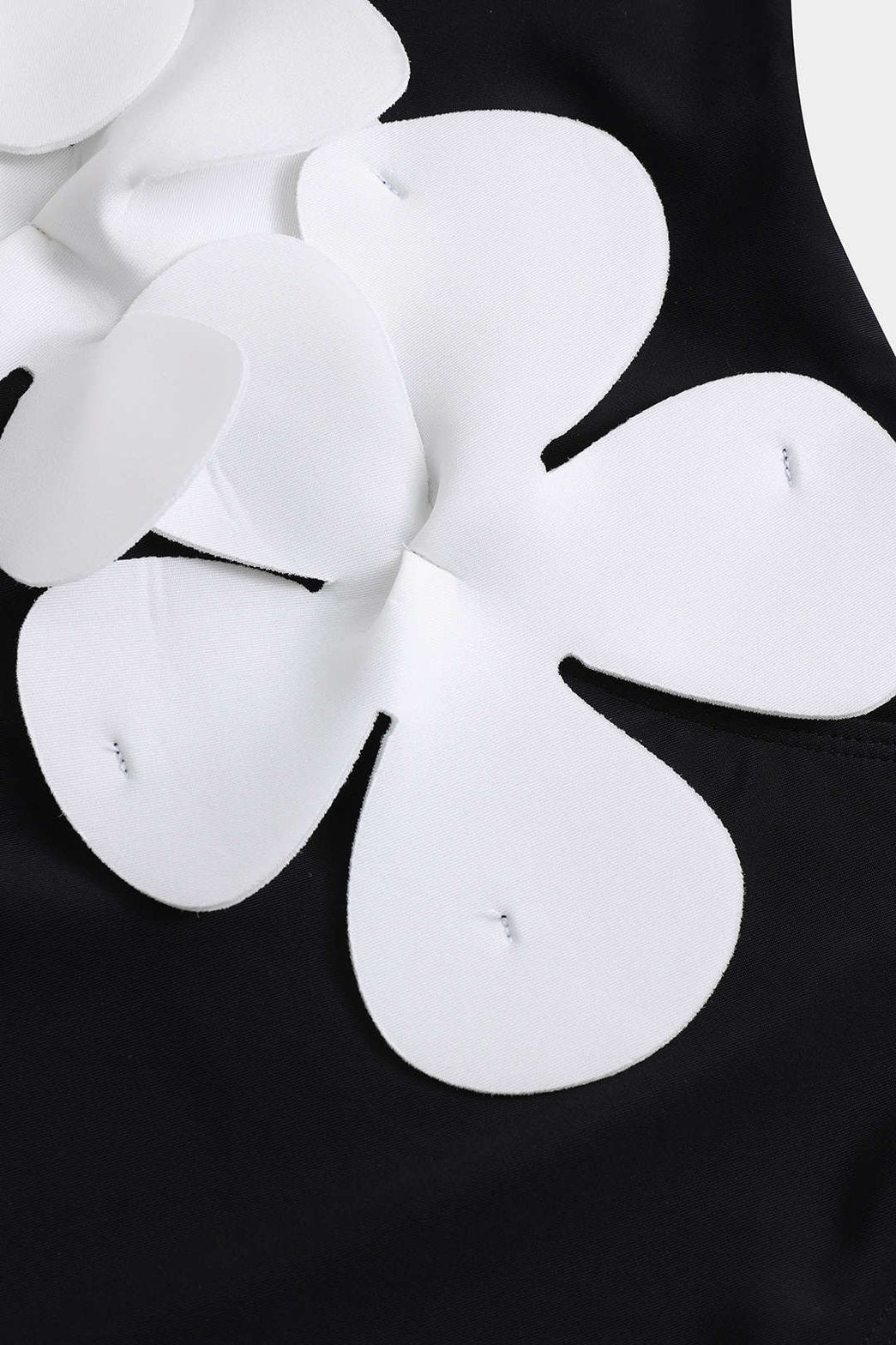 Vue de profil maillot de bain amincissant vague