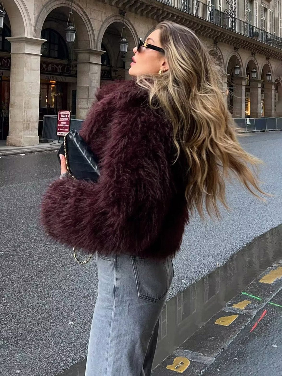 Vue de profil manteau court élégant stellar