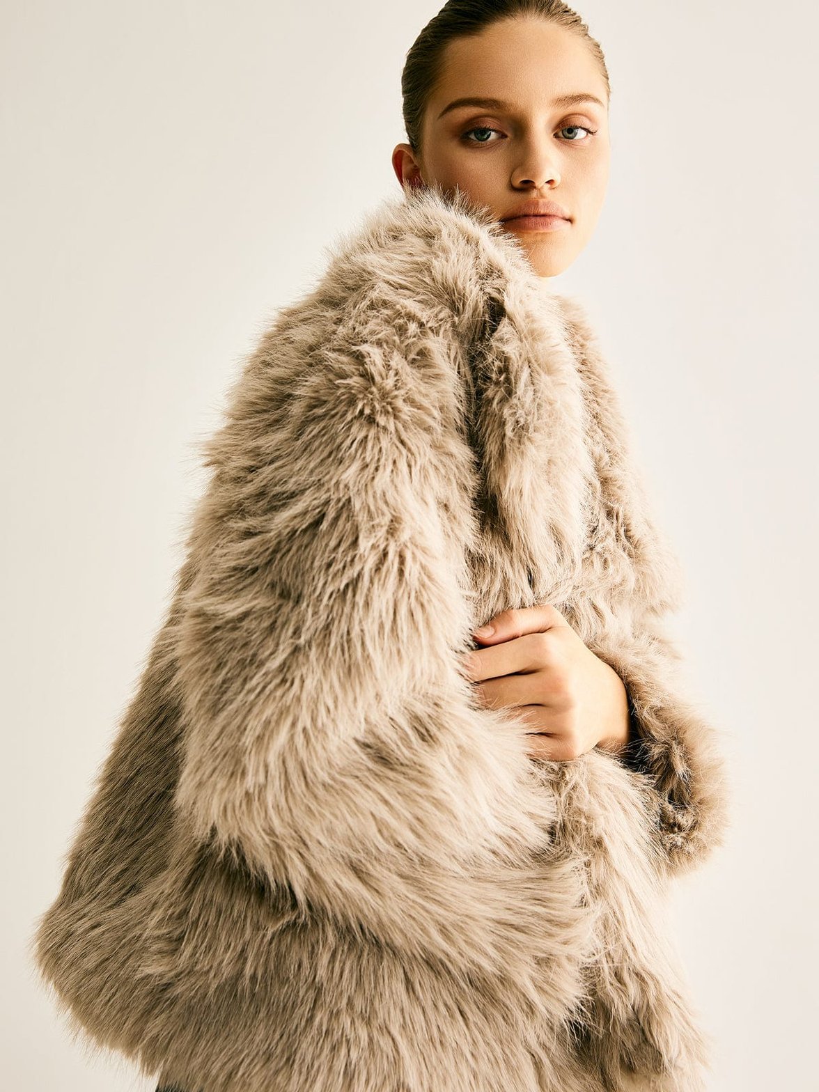 Manteau court fausse fourrure luxueux