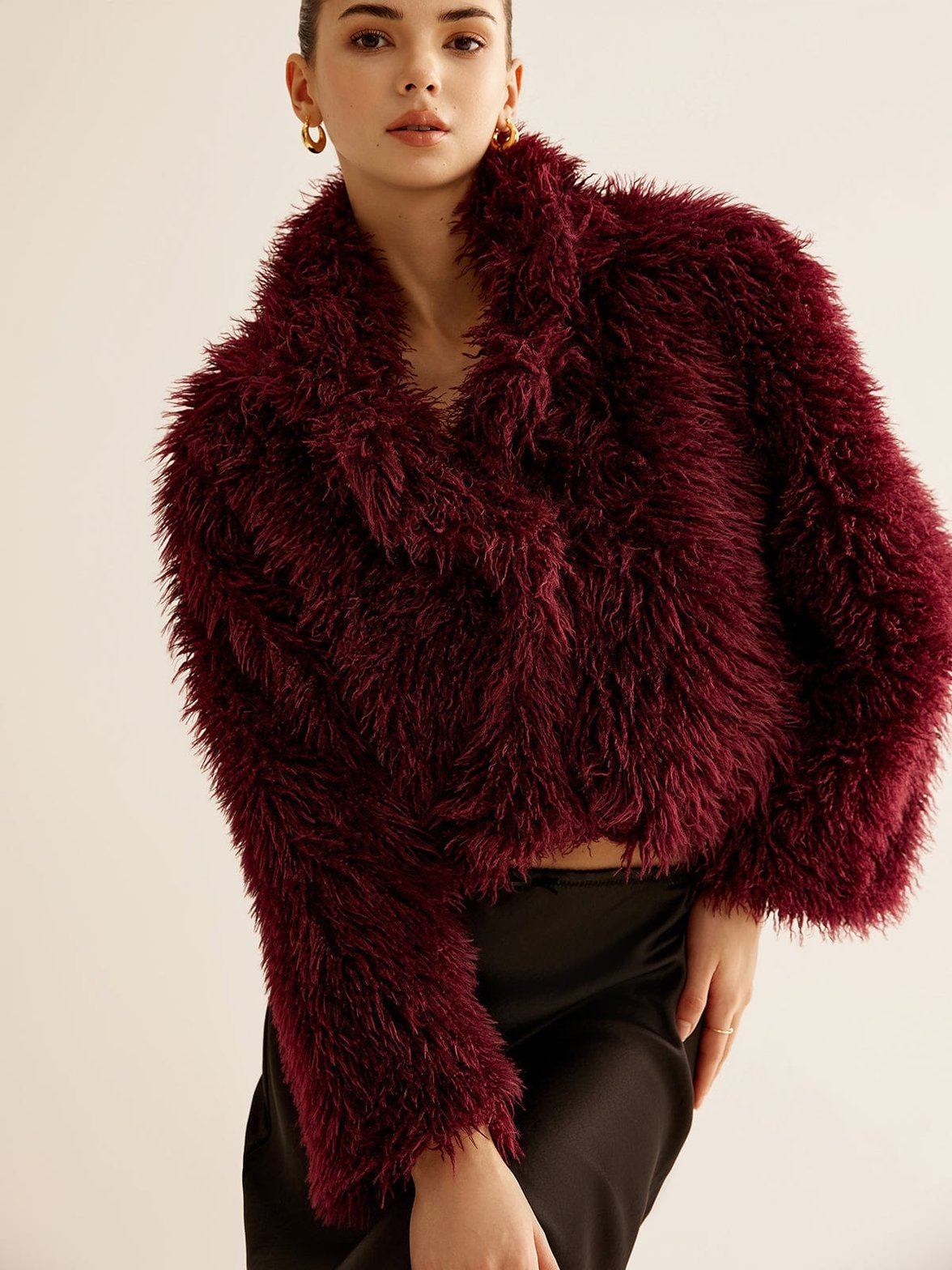 Manteau fausse fourrure détail manche style