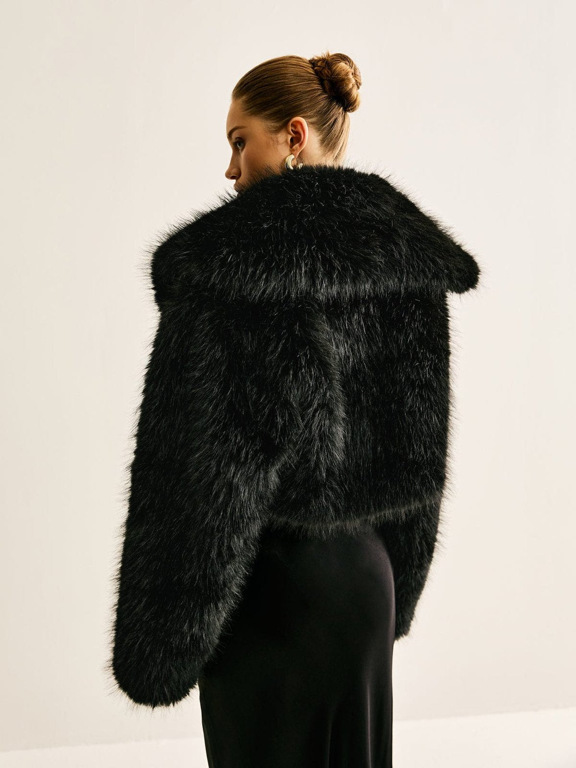 Vue détaillée manteau noir cosy