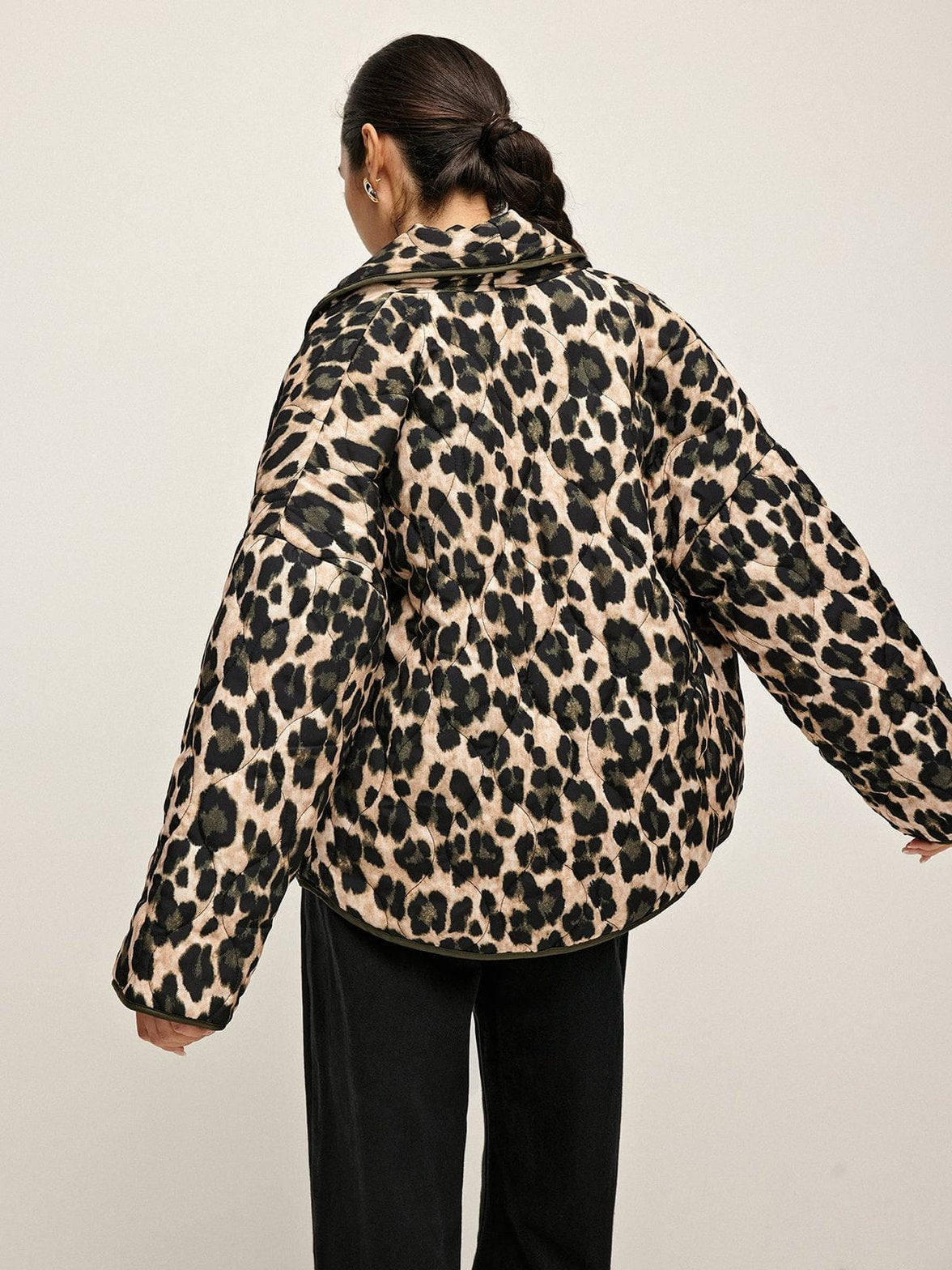 Veste motif léopard élégante rosée