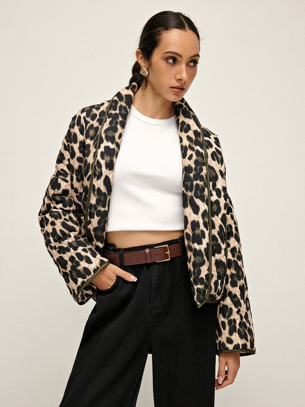 Manteau court léopard tendance style étoile