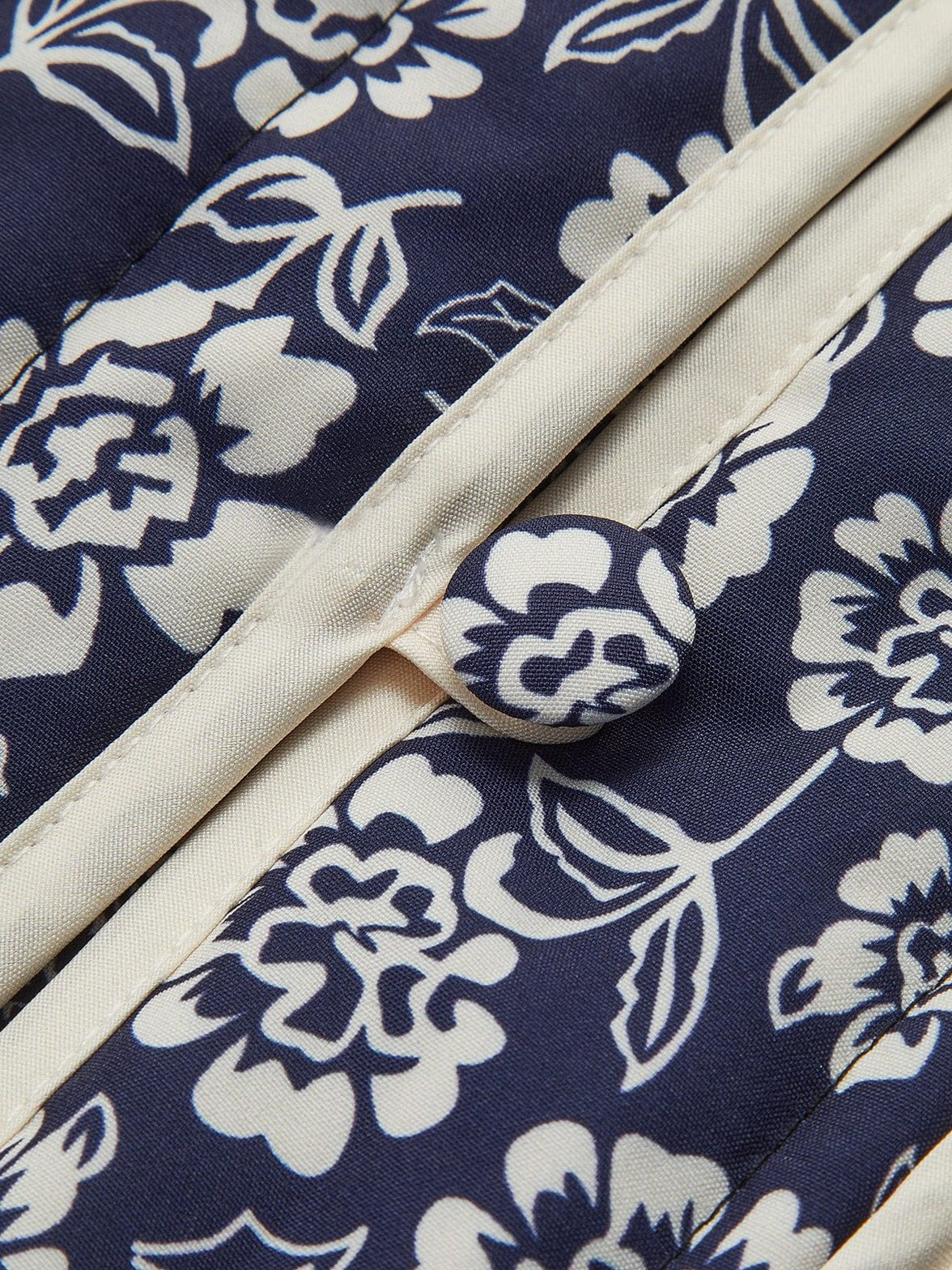 Vue rapprochée du motif floral nuage