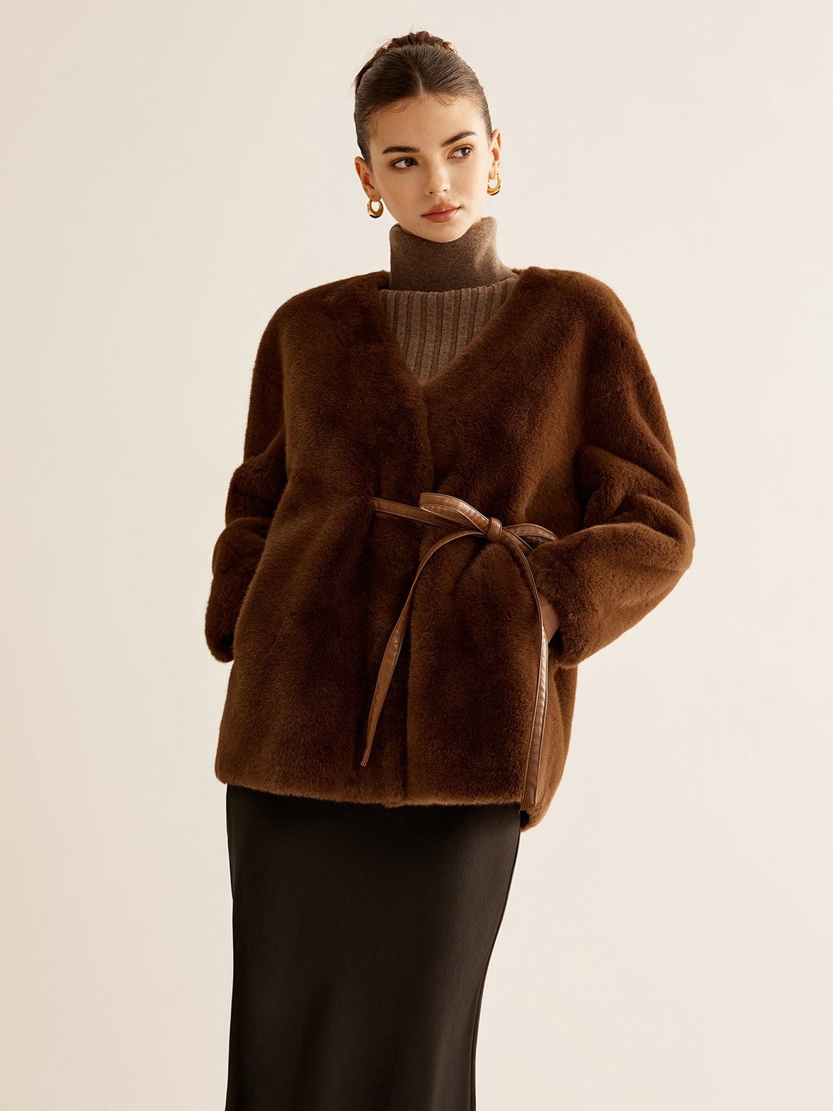Manteau fausse fourrure ceinturé style