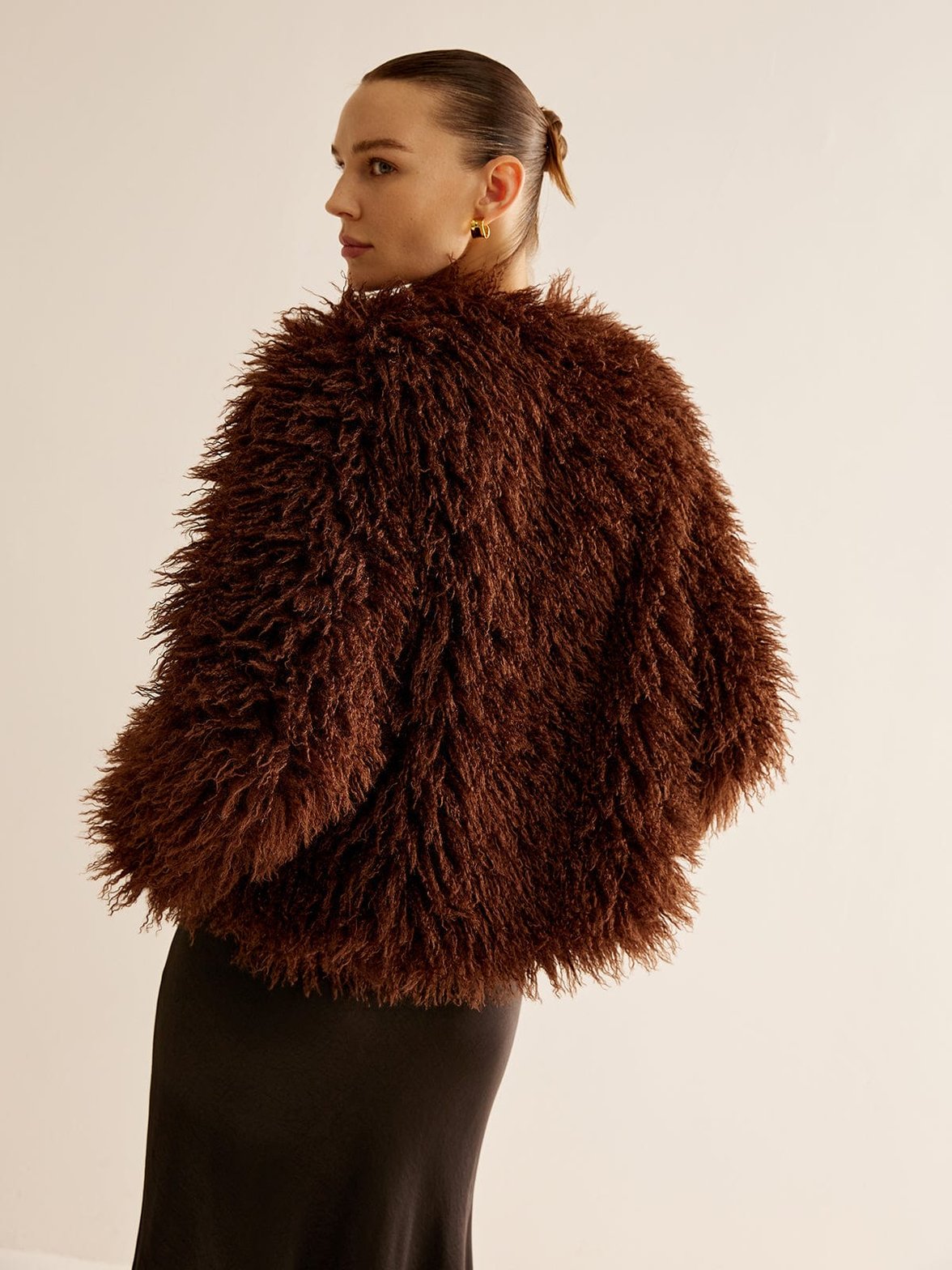 Manteau fausse fourrure marron vue dos confort