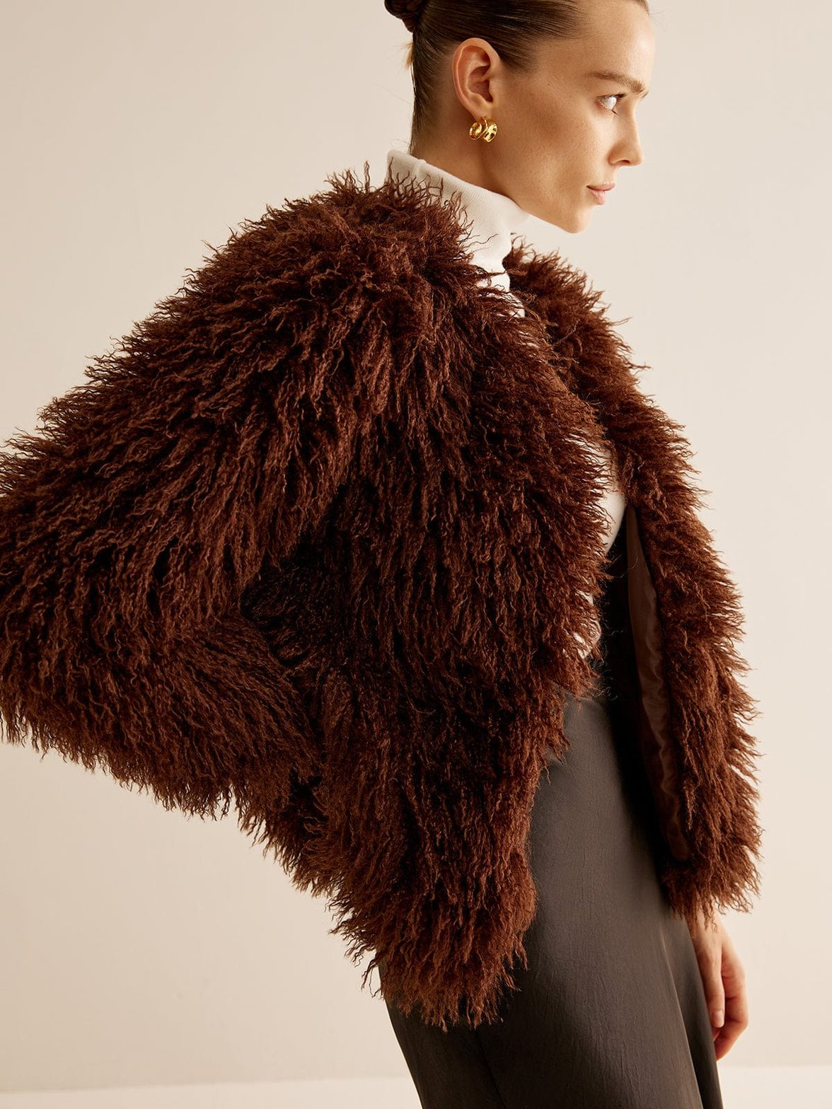 Manteau fausse fourrure marron vue ensemble style
