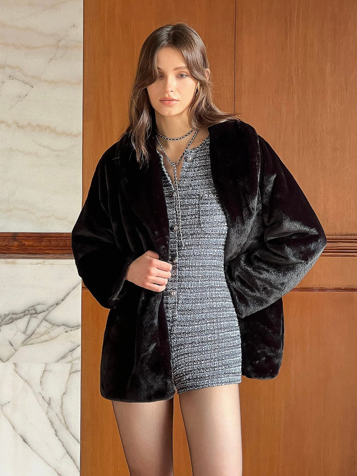 Manteau fausse fourrure noir élégance cocon