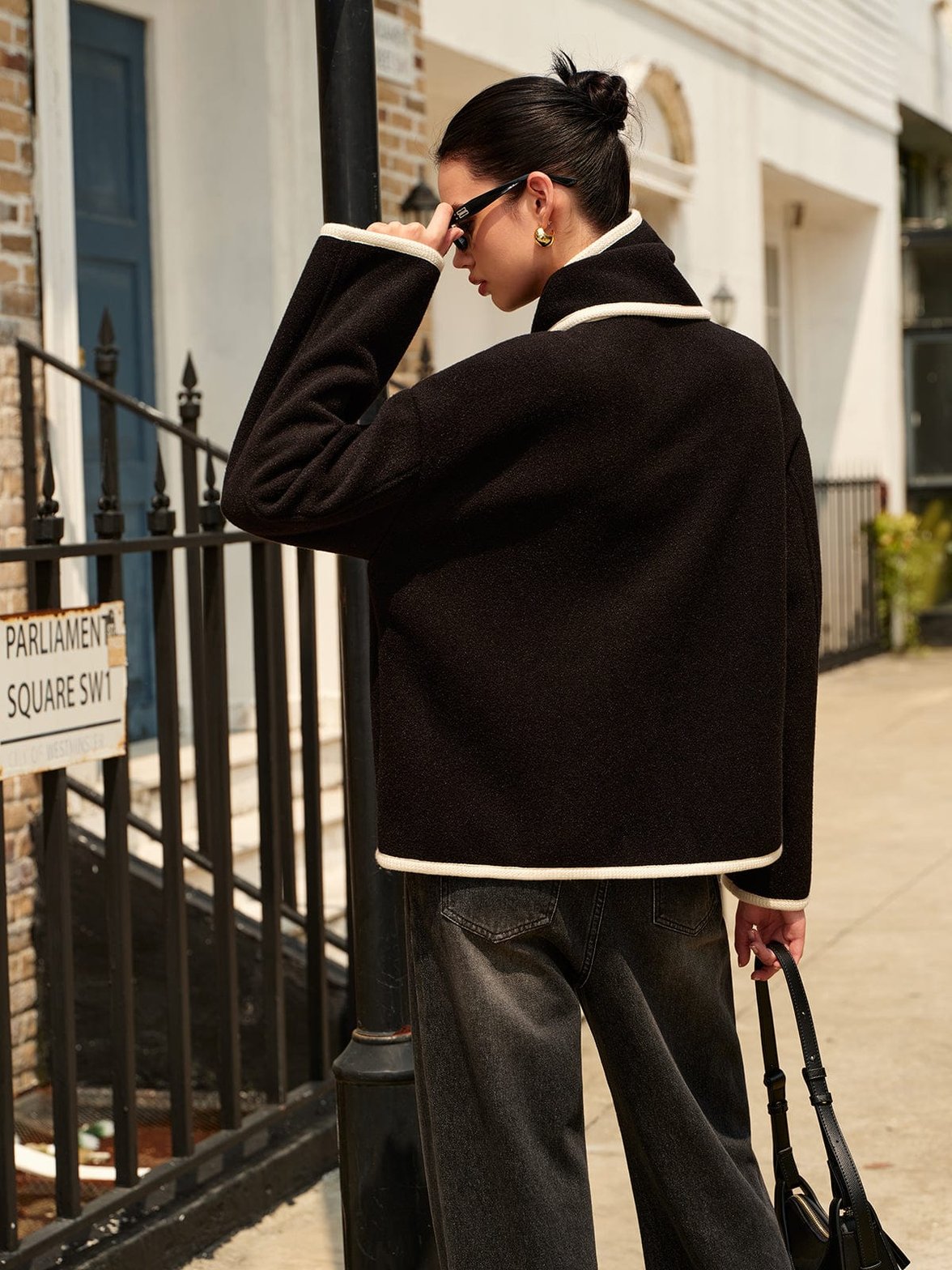 Vue latérale du manteau en laine - Style