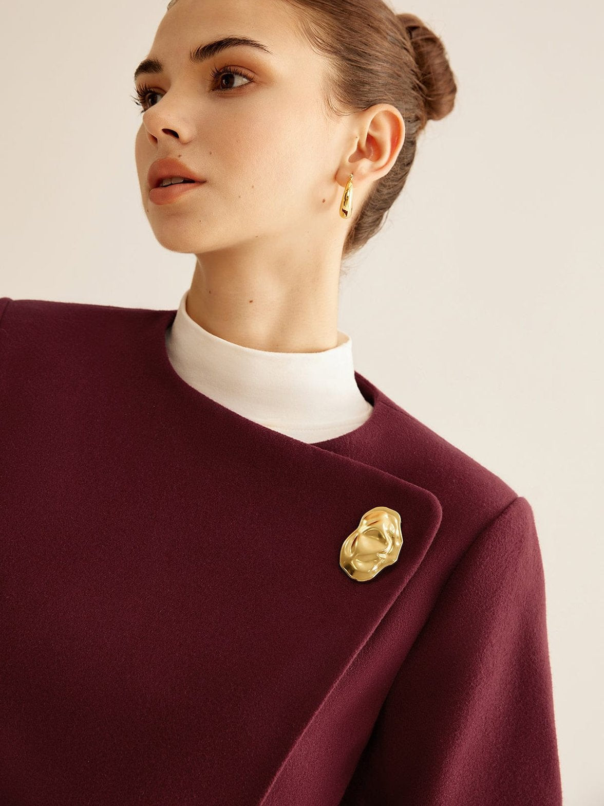Manteau tweed bordeaux détail ceinture élégance