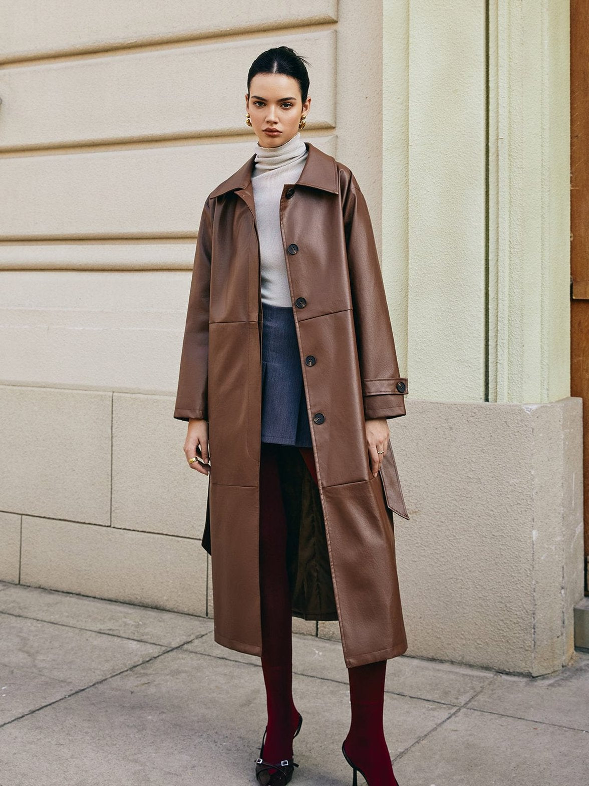 Vue latérale manteau long sérénité