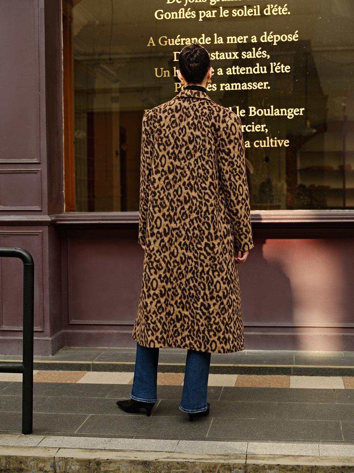 Manteau léopard coupe longue élégance