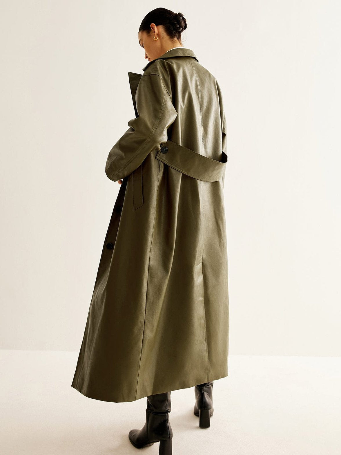 Manteau long kaki vue de dos étoile