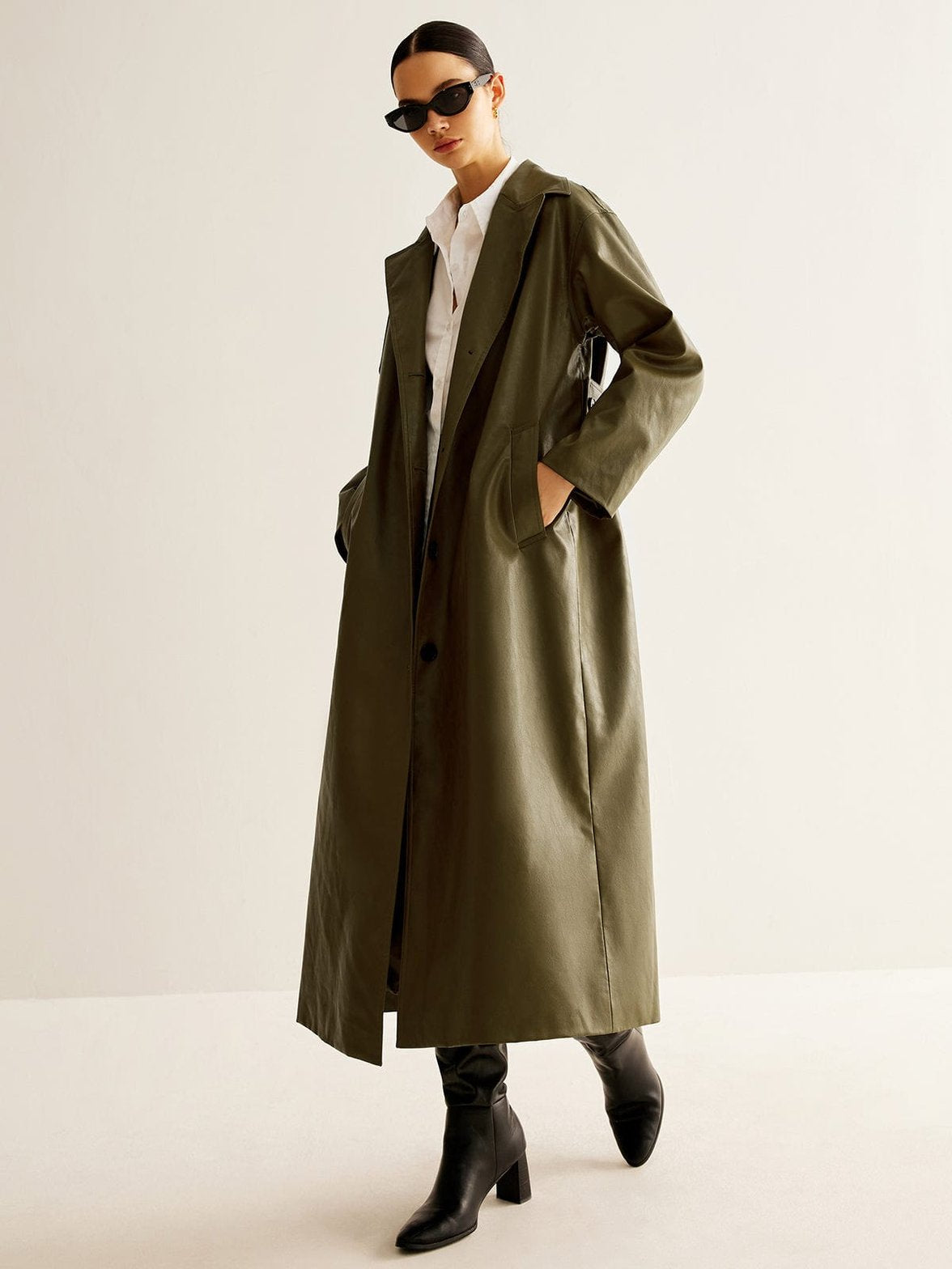 Manteau simili cuir vue de face soleil