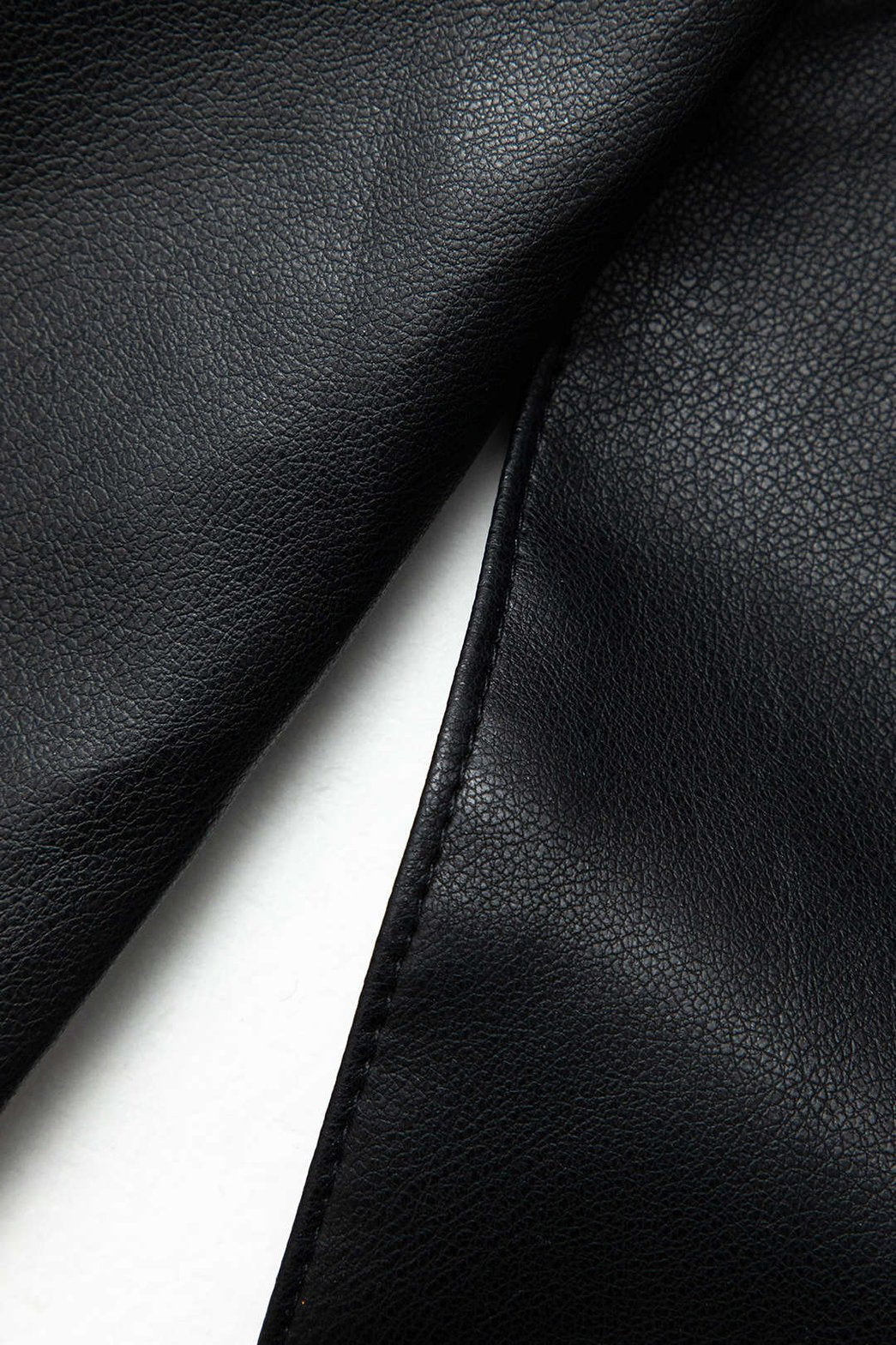 Manteau noir long vue latérale élégance