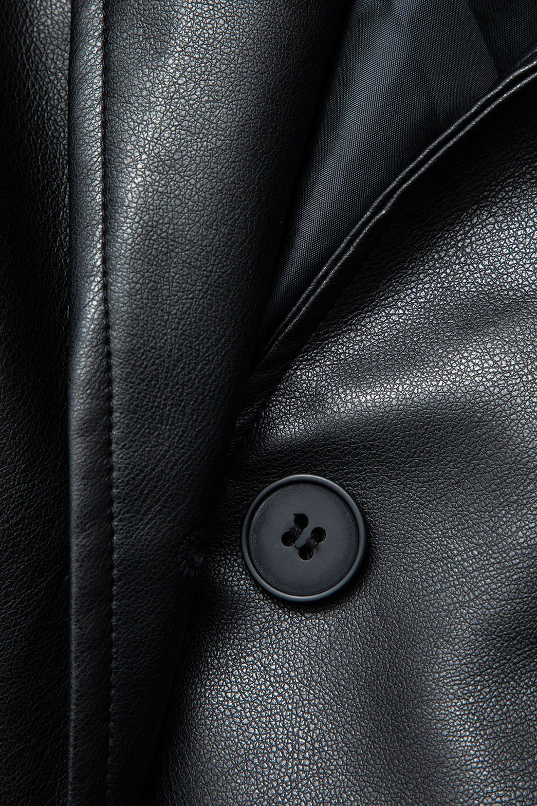 Détail ceinture manteau similicuir noir douceur