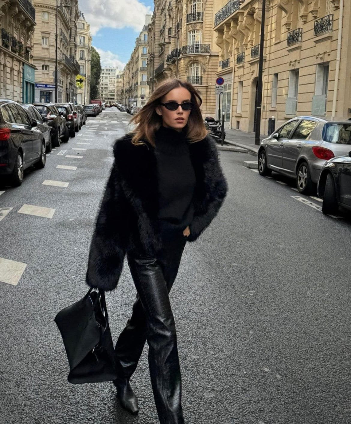Manteau luxueux en fausse fourrure noire rêverie