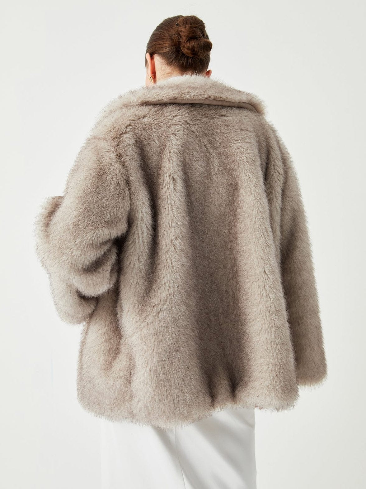 Manteau fausse fourrure coupe ample sophistiqué