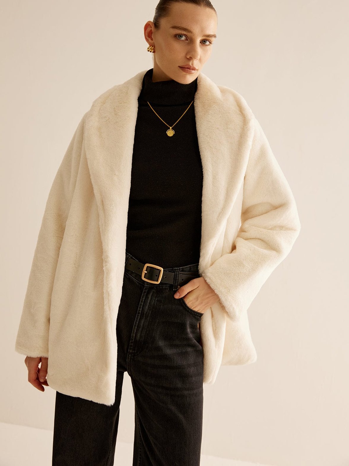 Manteau oversize fausse fourrure blanc vue dos confort