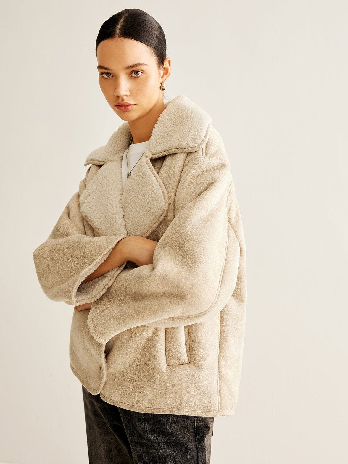 Manteau polaire beige détail boutons élégance