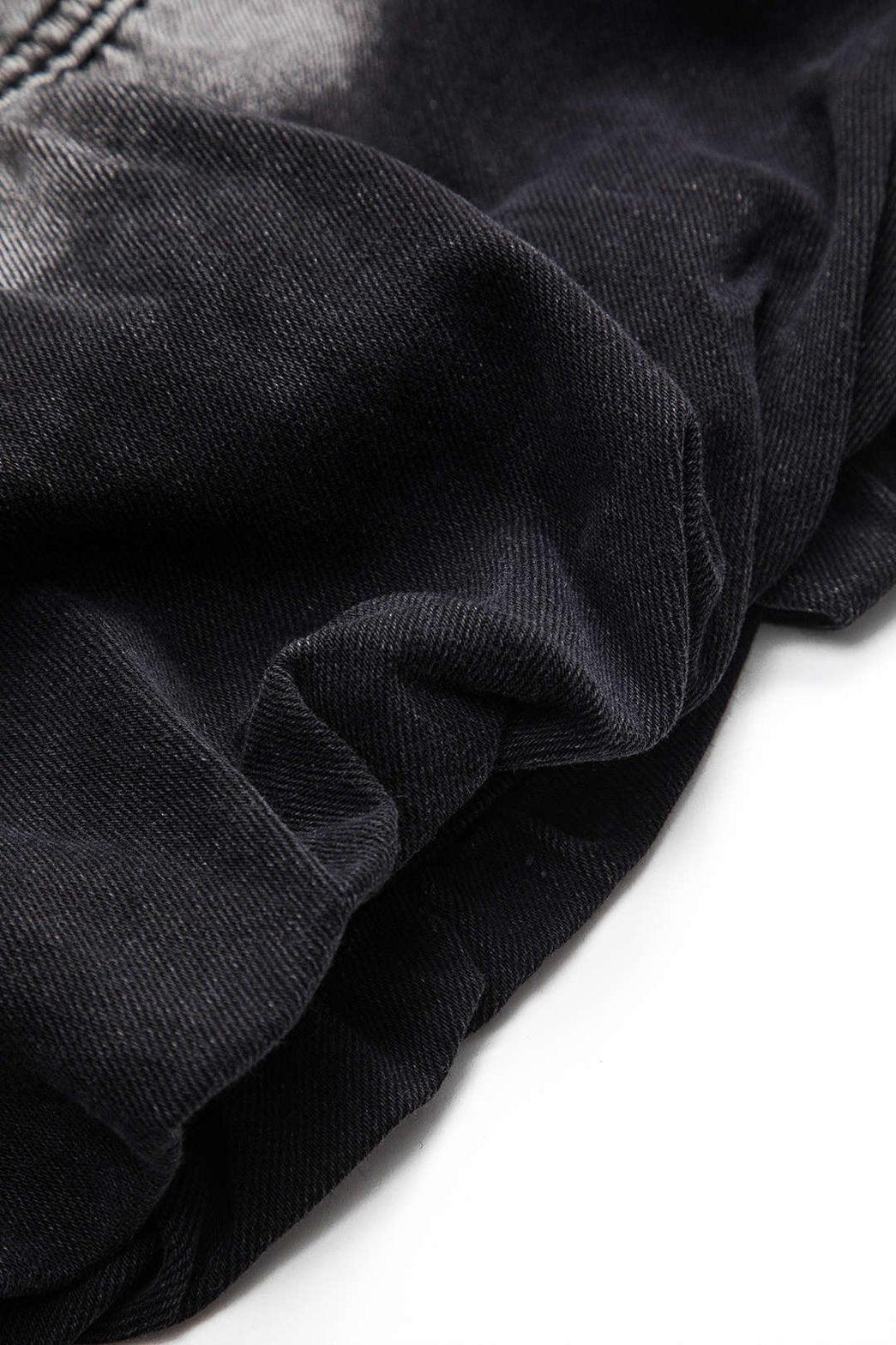 Détail des boutons de la jupe en jean pluie