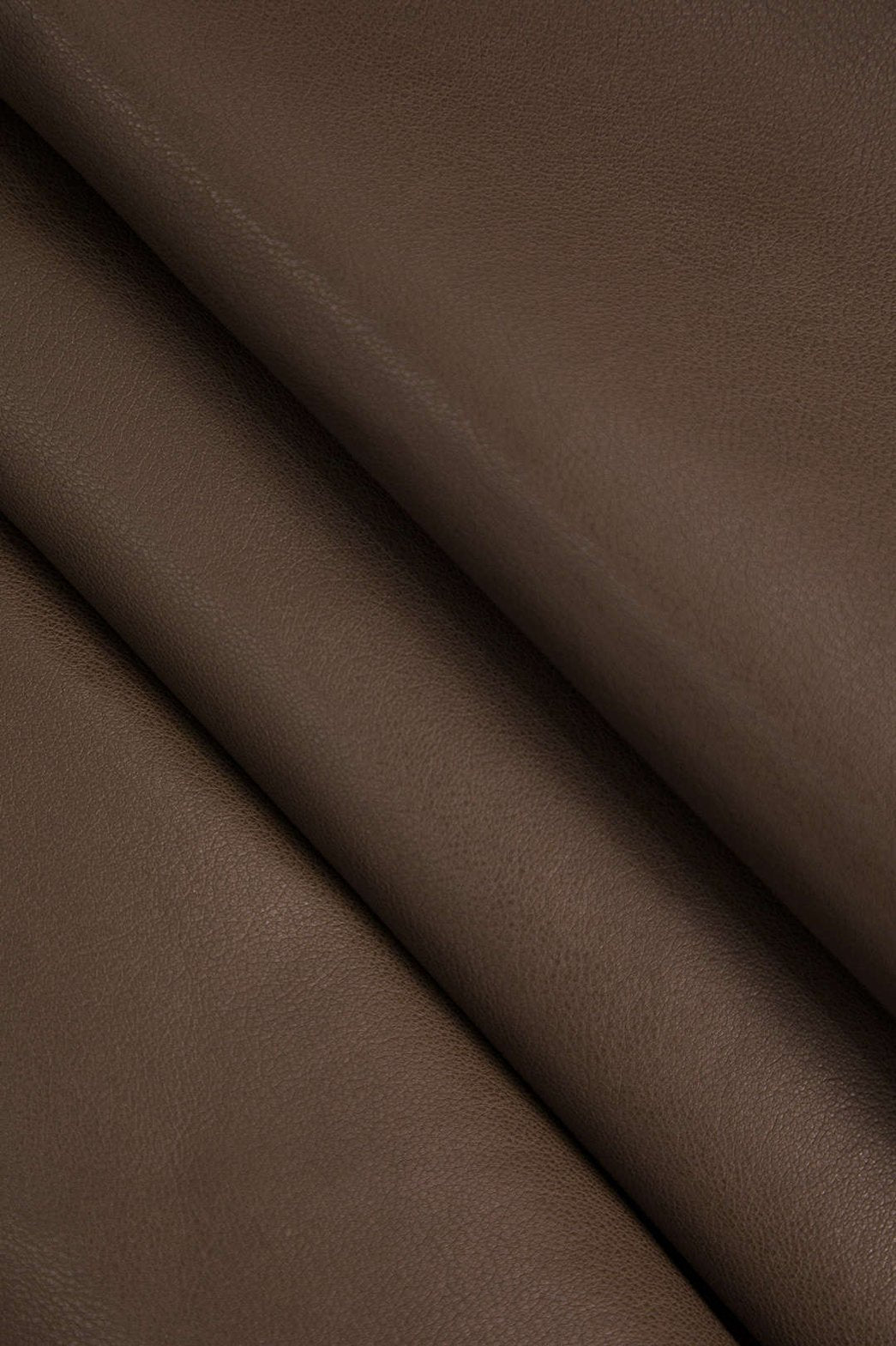 Mini-jupe patineuse marron en simili cuir vue arrière mer