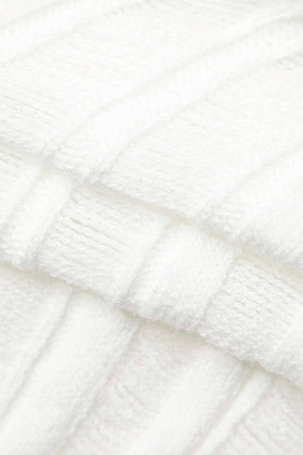 Robe moulante blanche asymétrique grâce