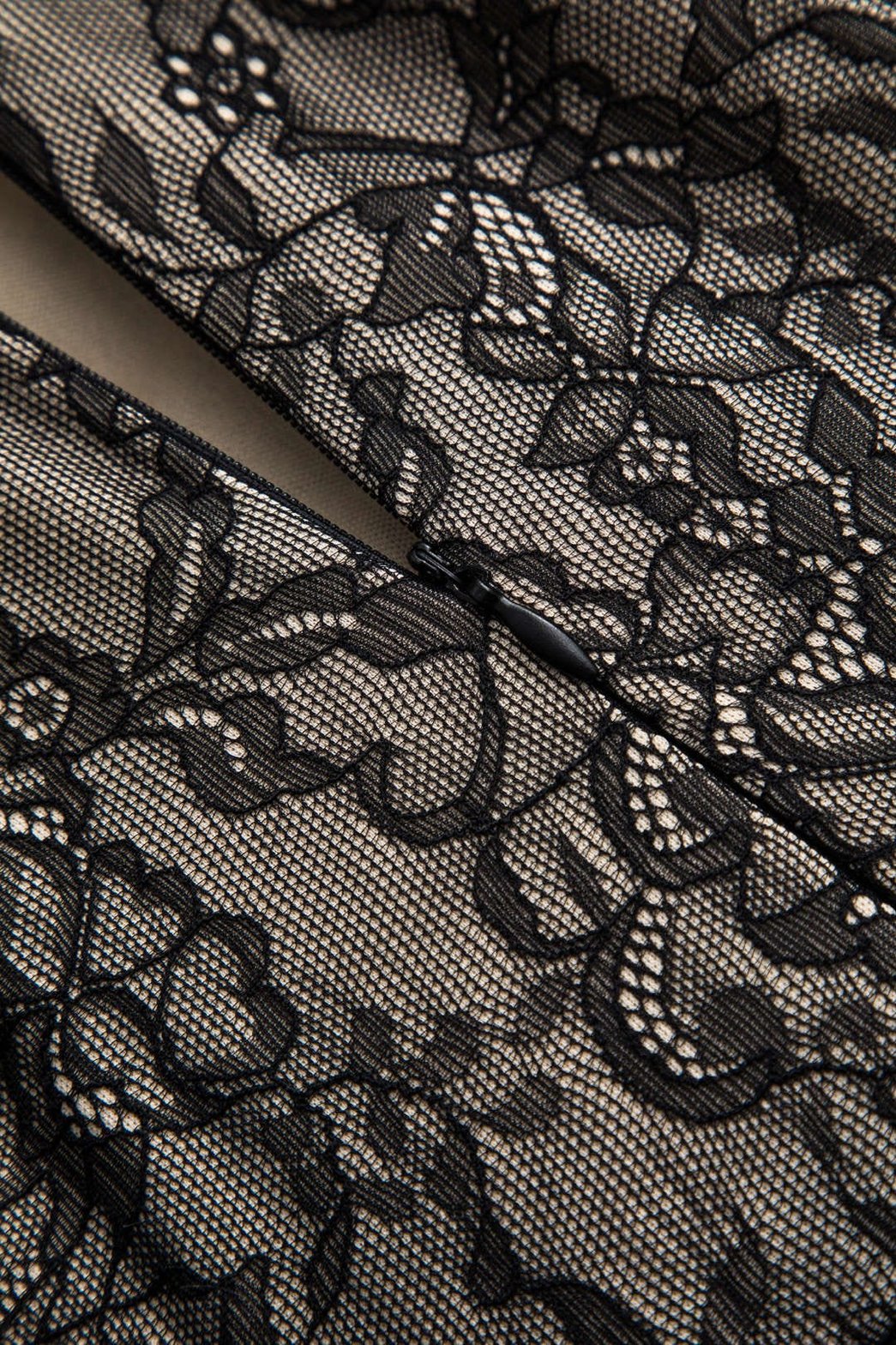 Vue latérale robe mini dentelle corset étoile