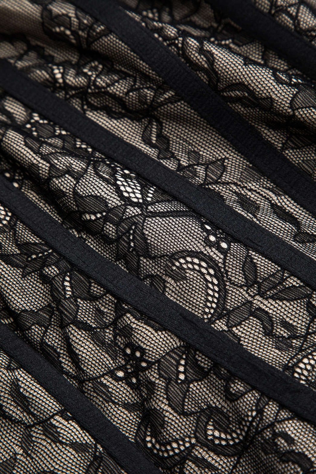 Détail dentelle robe corset mini nuage