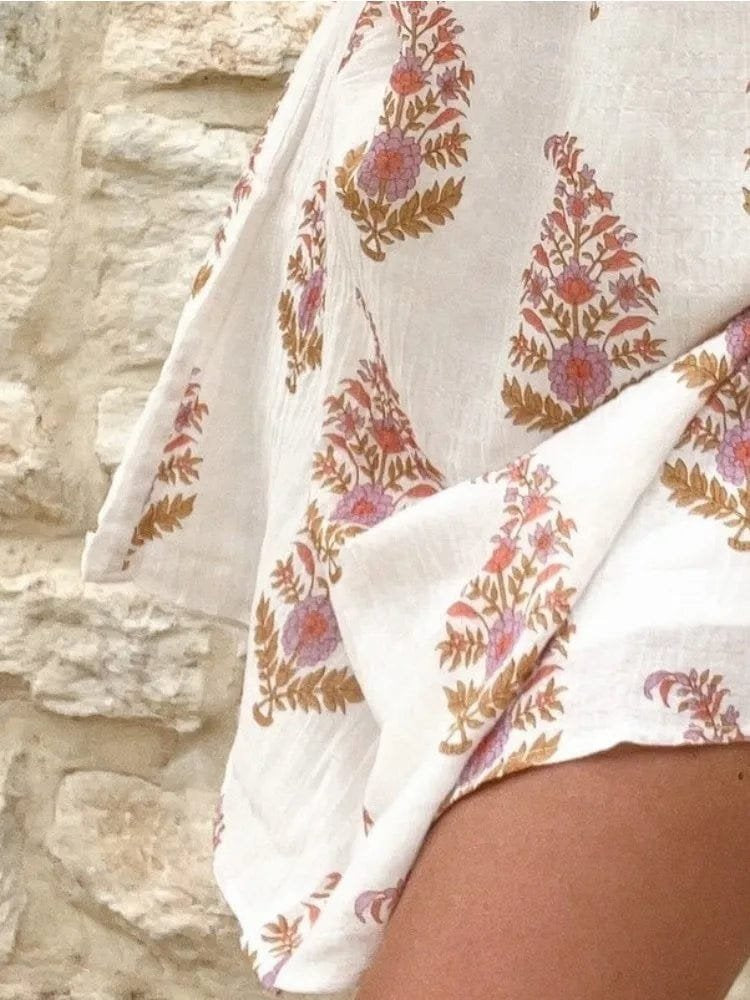 Vue latérale de la robe asymétrique cristal