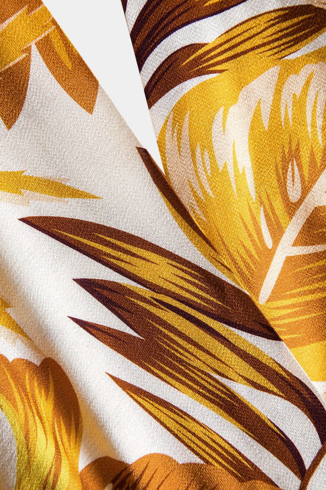 Robe mini fleurie col V détail tissu fleur