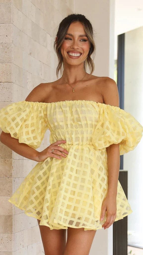 Mini robe élégante jaune à manches bouffantes papillon