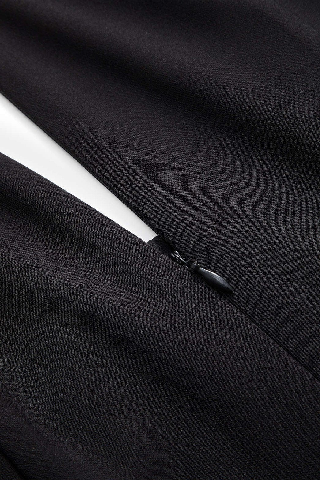 Robe métallique drapée portée pluie