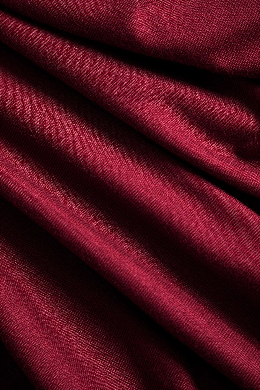 Mini robe moulante asymétrique bordeaux vue de dos étoile